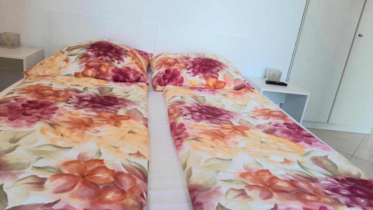 Helles Doppelzimmer Mit Bad, Terrasse Und Pool, Seperater Eingang, Liznjan, Istrien Exterior photo